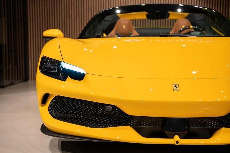 Second-hand Ferrari 296 829 CP (609 kW) 2024 Galben Cabrio