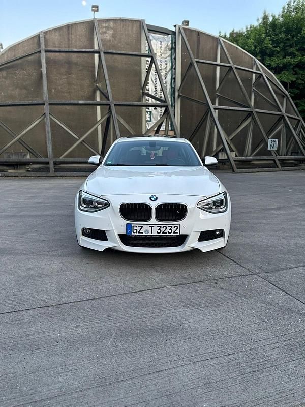 Weiß Gebraucht 2015 BMW 118 M Sport Kleinwagen | 8.599 € (Guter Preis) - Bild 1/4