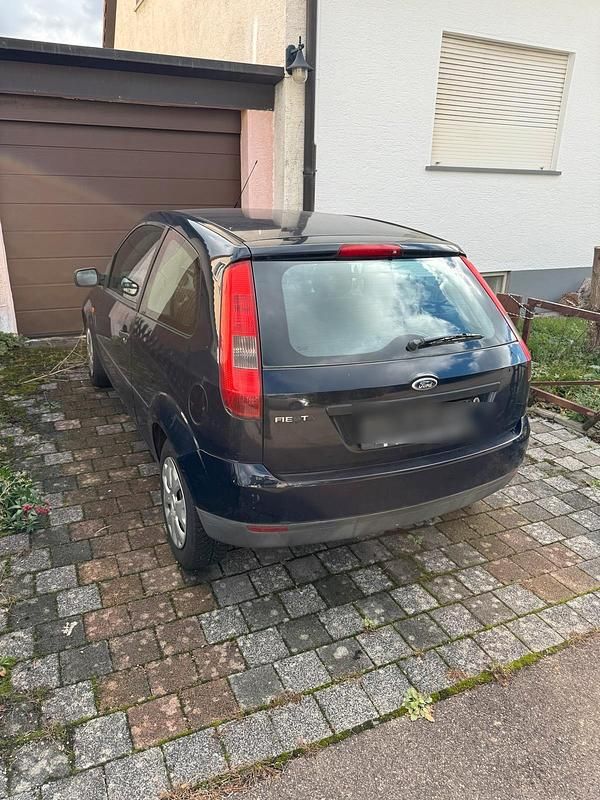 Blau Gebraucht 2004 Ford Fiesta Kleinwagen | 550 € (Superpreis) - Bild 1/2