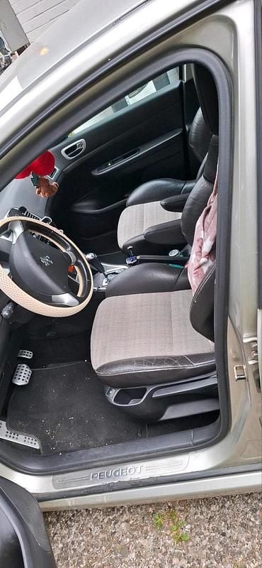 Beige Gebraucht 2006 Peugeot 307 Kleinwagen | 2.500 € (Fairer Preis) - Bild 1/4