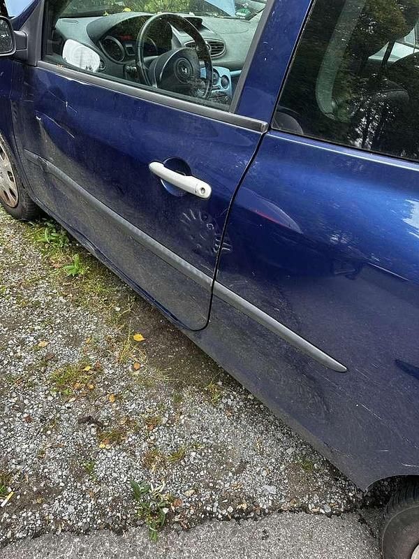 Blau Gebraucht 2008 Renault Clio II Kleinwagen | 600 € (Superpreis) - Bild 1/4