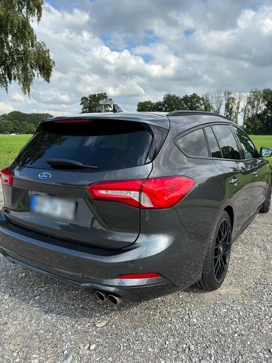 Gebraucht Ford Focus ST-Line 150 PS (110 kW) 2018 Grau Kombi