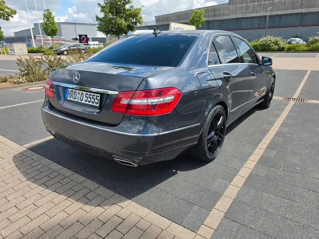 Gebraucht Mercedes E350 265 PS (194 kW) 2011 Grau Limousine
