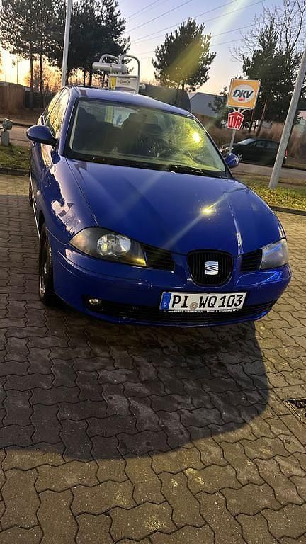 Blau Gebraucht 2005 Seat Ibiza Comfort Limousine | 1.000 € (Etwas zu teuer) - Bild 1/4
