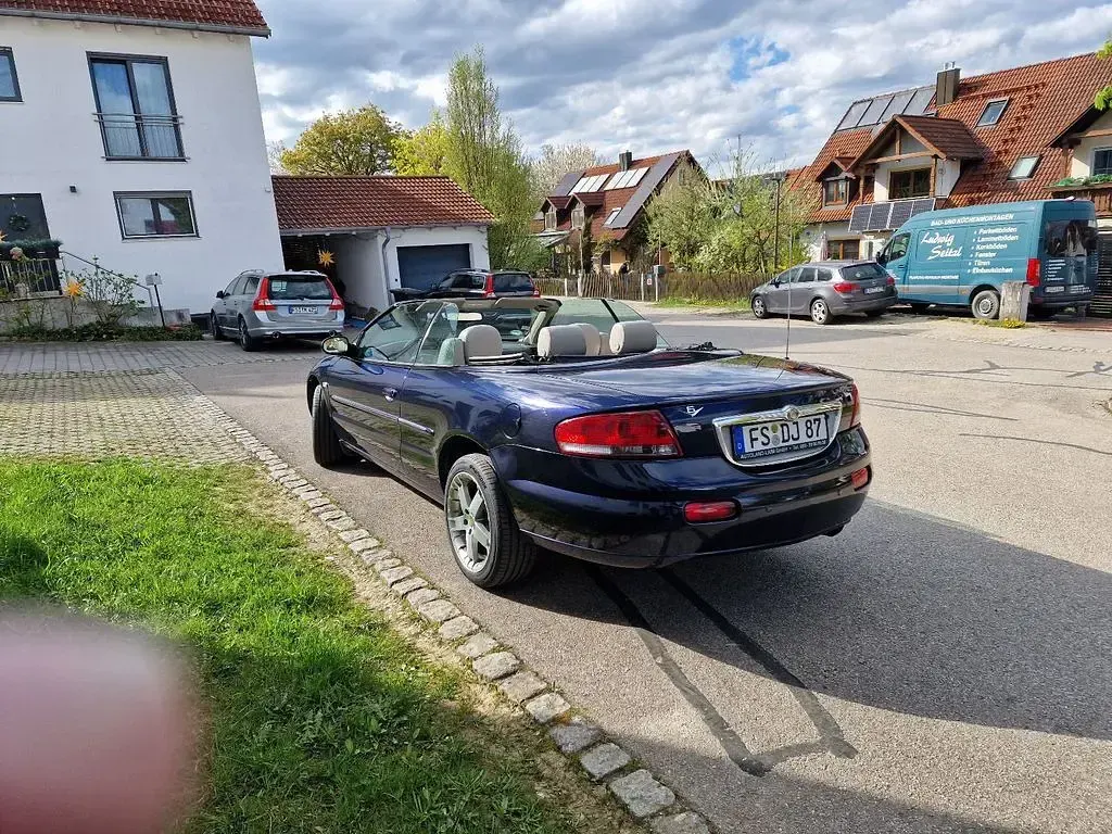 Second-hand Chrysler Sebring Cabriolet Limited 203 CP (149 kW) 2004 Albastru Cabrio