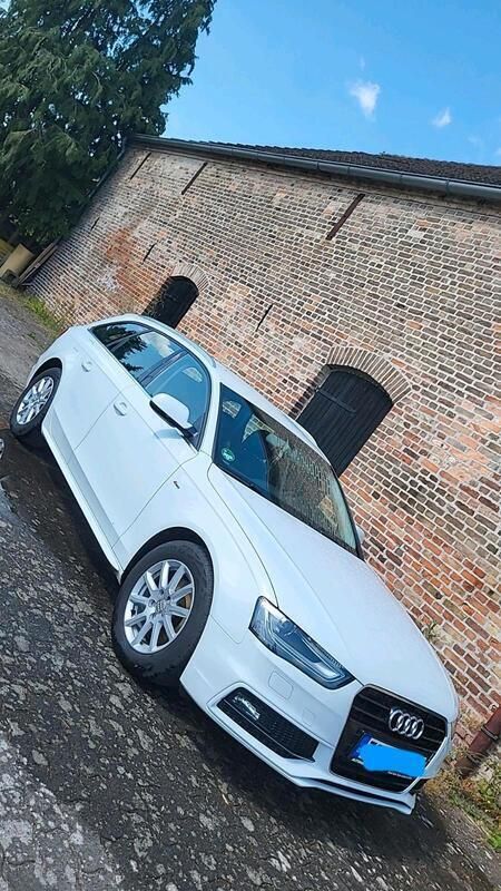 Weiß Gebraucht 2013 Audi A4 Kombi | 12.000 € (Etwas zu teuer) - Bild 1/4