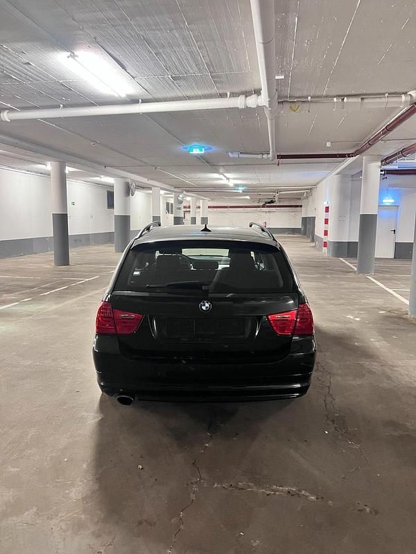 Gebraucht BMW 320 Exclusive 170 PS (125 kW) 2009 Schwarz Kombi