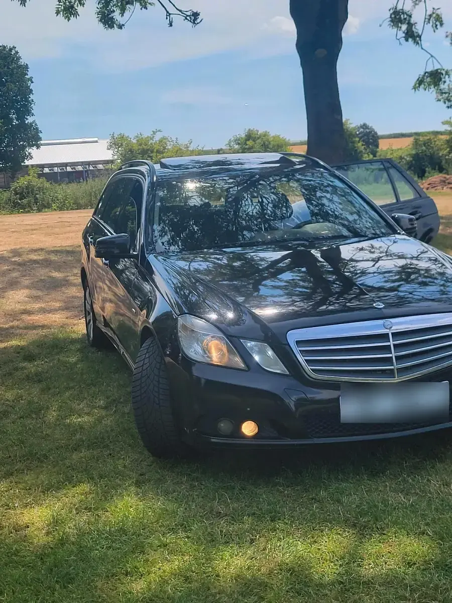 Gebraucht Mercedes E200 136 PS (100 kW) 2011 Schwarz Kombi