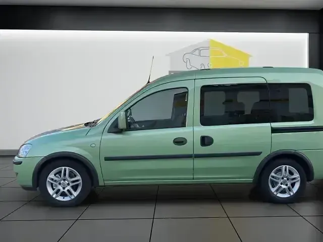 Używany Opel Combo 90 KM (66 kW) 2010 Zielony Minivan