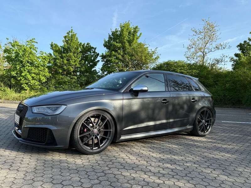 Grau Gebraucht 2016 Audi RS3 Sportback Kleinwagen | 36.200 € - Bild 1/4