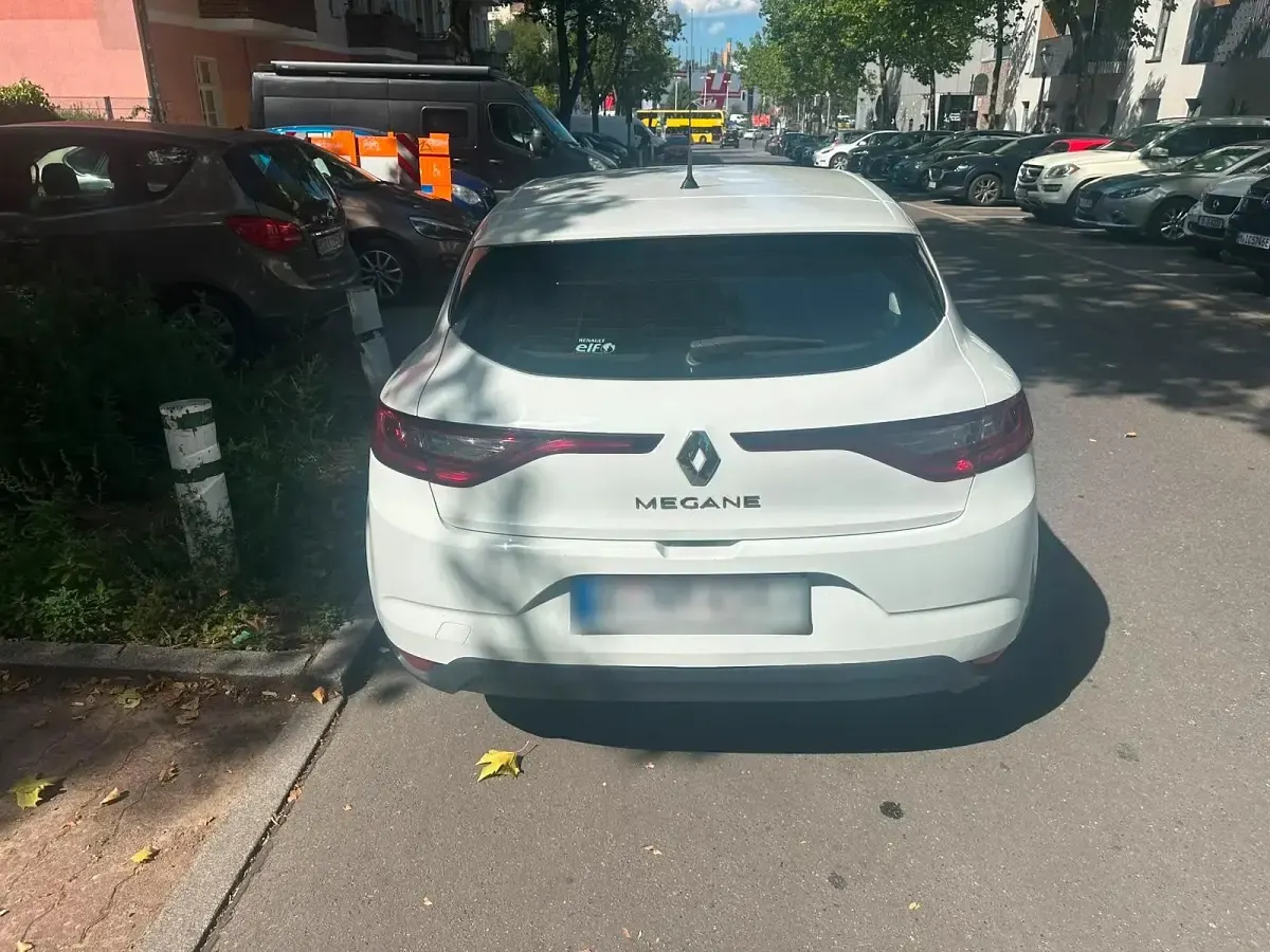 Gebraucht Renault Mégane IV Life 100 PS (73 kW) 2016 Weiß Limousine