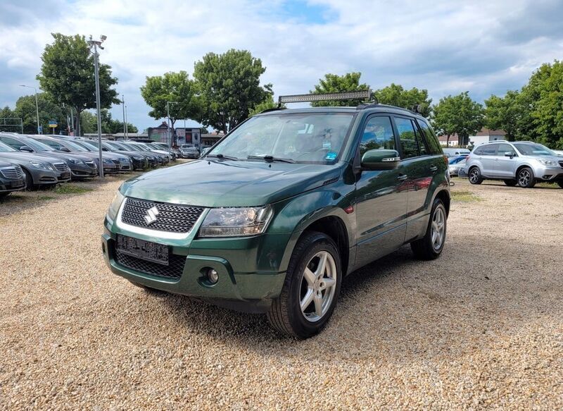 Grün Gebraucht 2011 Suzuki Grand Vitara Comfort SUV | 6.980 € (Etwas zu teuer) - Bild 1/4