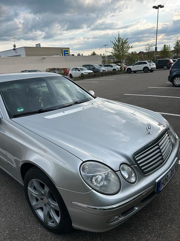 Second-hand Mercedes E200 163 CP (119 kW) 2002 Argintiu Berlinǎ