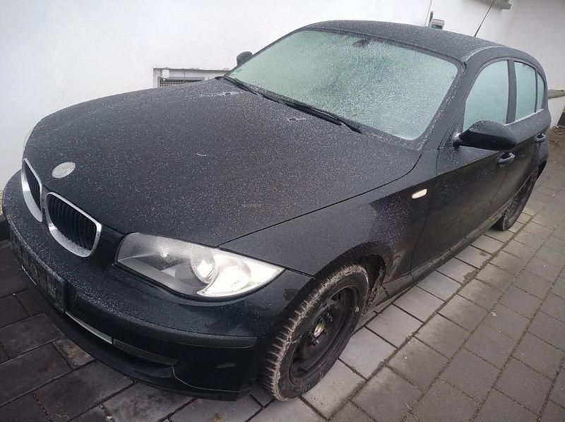 Gebraucht BMW 116 122 PS (89 kW) 2009 Schwarz Kleinwagen