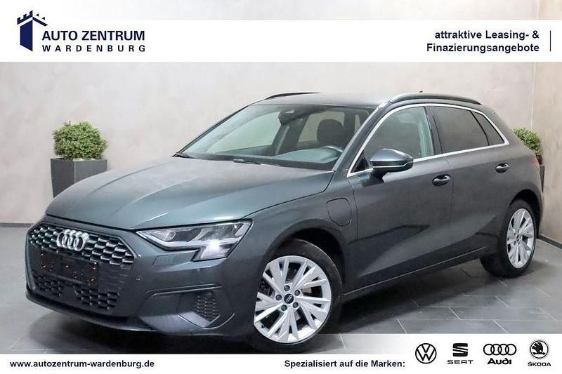 Grau Gebraucht 2021 Audi A3 Sportback Comfort Limousine | 21.260 € (Fairer Preis) - Bild 1/4
