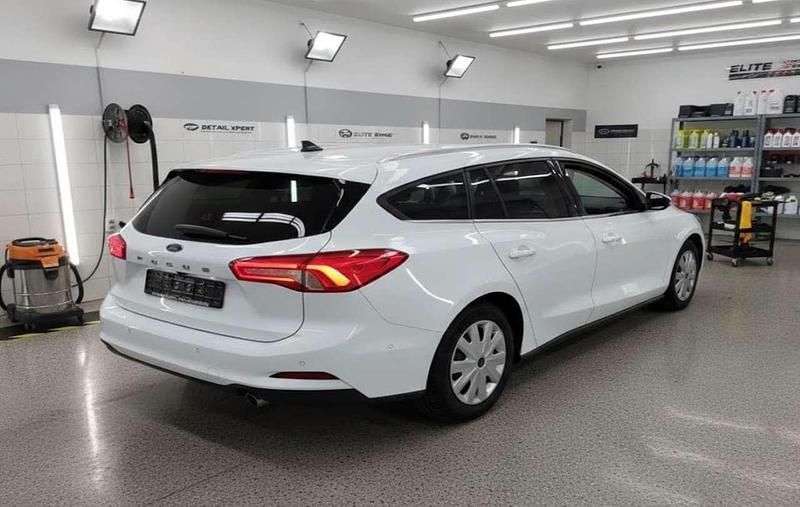 Gebraucht Ford Focus 120 PS (88 kW) 2021 Polarsilber metallic Kombi