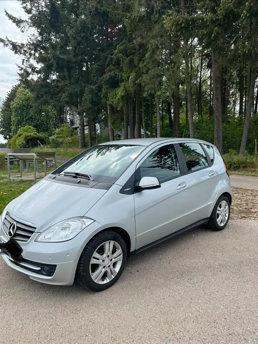 Używany Mercedes A160 95 KM (69 kW) 2011 Srebrny Hatchback