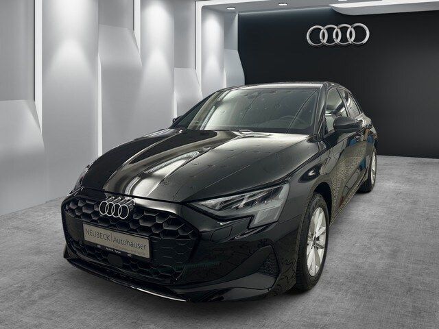 Brillantschwarz Gebraucht 2025 Audi A3 Comfort Limousine | 35.581 € (Fairer Preis) - Bild 1/4