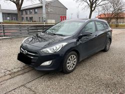 Grau Gebraucht 2017 Hyundai i30 Kombi | 3.999 € (Fairer Preis)