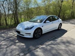Weiß Gebraucht 2021 Tesla Model 3 Standard Range Plus Limousine | 22.100 € (Guter Preis)