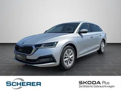 Brillantsilber metallic met. Gebraucht 2023 Skoda Octavia Style Kombi | 24.700 € (Guter Preis)