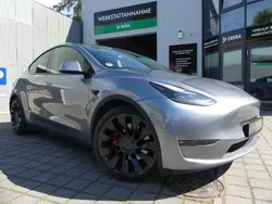 Quicksilver (metallic) Gebraucht 2024 Tesla Model Y Performance SUV | 43.799 € (Fairer Preis)
