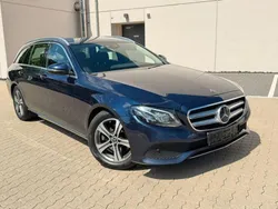 Blau (metallic) Gebraucht 2018 Mercedes E220 Kombi | 17.149 € (Teuer)