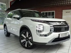 Andenweiß (w37) Neu 2025 Mitsubishi Outlander P-HEV Edition SUV | 56.140 € (Etwas zu teuer)