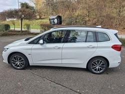 Weiß Gebraucht 2016 BMW 220 Gran Tourer Sport Line Van / Kleinbus | 9.800 € (Superpreis)
