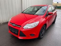 Rot Gebraucht 2014 Ford Focus Ambiente Limousine | 4.290 € (Guter Preis)