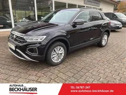 Deep black perleffekt Gebraucht 2024 VW T-Roc Life SUV | 29.500 € (Guter Preis)