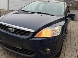 Blau Gebraucht 2009 Ford Focus Kombi | 1.750 € (Etwas zu teuer)