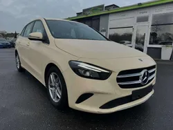 Hellelfenbein Gebraucht 2020 Mercedes B180 Van / Kleinbus | 10.999 € (Superpreis)