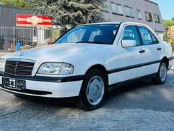 Weiß Gebraucht 1994 Mercedes C180 Classic Limousine | 5.200 €
