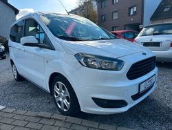 Weiß Gebraucht 2017 Ford Tourneo Courier Trend Van / Kleinbus | 8.950 € (Fairer Preis)