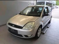 Silber Gebraucht 2003 Ford Fiesta Kleinwagen | 2.000 €