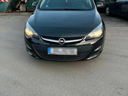 Schwarz Gebraucht 2016 Opel Astra Kombi | 6.900 € (Fairer Preis)