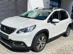Weiß Gebraucht 2017 Peugeot 2008 Allure SUV | 11.980 € (Fairer Preis)