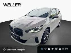 Alpinweiss iii (weiß) Gebraucht 2024 BMW 218 Active Tourer Comfort Edition Van / Kleinbus | 27.440 € (Superpreis)