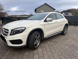 Weiß Gebraucht 2015 Mercedes GLA200 AMG line SUV | 13.999 € (Guter Preis)