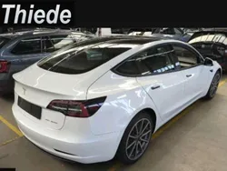 Pearl white multicoat Gebraucht 2022 Tesla Model 3 Limousine | 28.720 € (Fairer Preis)