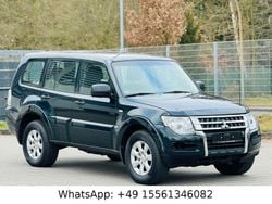 Grün Gebraucht 2015 Mitsubishi Pajero Basis SUV | 8.800 €