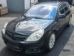 Schwarz Gebraucht 2005 Opel Signum Cosmo Kombi | 3.750 € (Etwas zu teuer)
