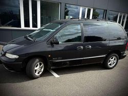 Schwarz Gebraucht 1998 Chrysler Voyager Van / Kleinbus | 550 €