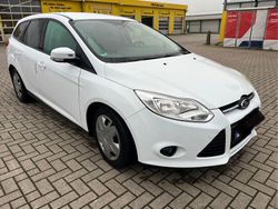 Weiß Gebraucht 2011 Ford Focus Trend Kombi | 1.700 € (Etwas zu teuer)