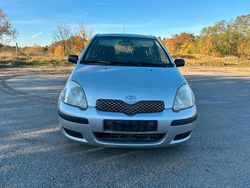 Silber Gebraucht 2004 Toyota Yaris Kleinwagen | 1.850 € (Guter Preis)