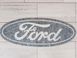 Grau Gebraucht 2025 Ford Transit Trend Kombi | 49.492 €