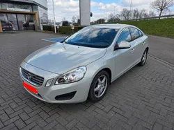 Cosmic white / metallic Gebraucht 2013 Volvo S60 Momentum Limousine | 9.000 € (Fairer Preis)