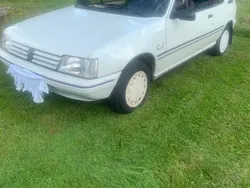 Weiß Gebraucht 1992 Peugeot 205 Cabrio | 4.500 €