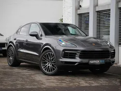 Grau Gebraucht 2022 Porsche Cayenne SUV | 79.900 € (Fairer Preis)